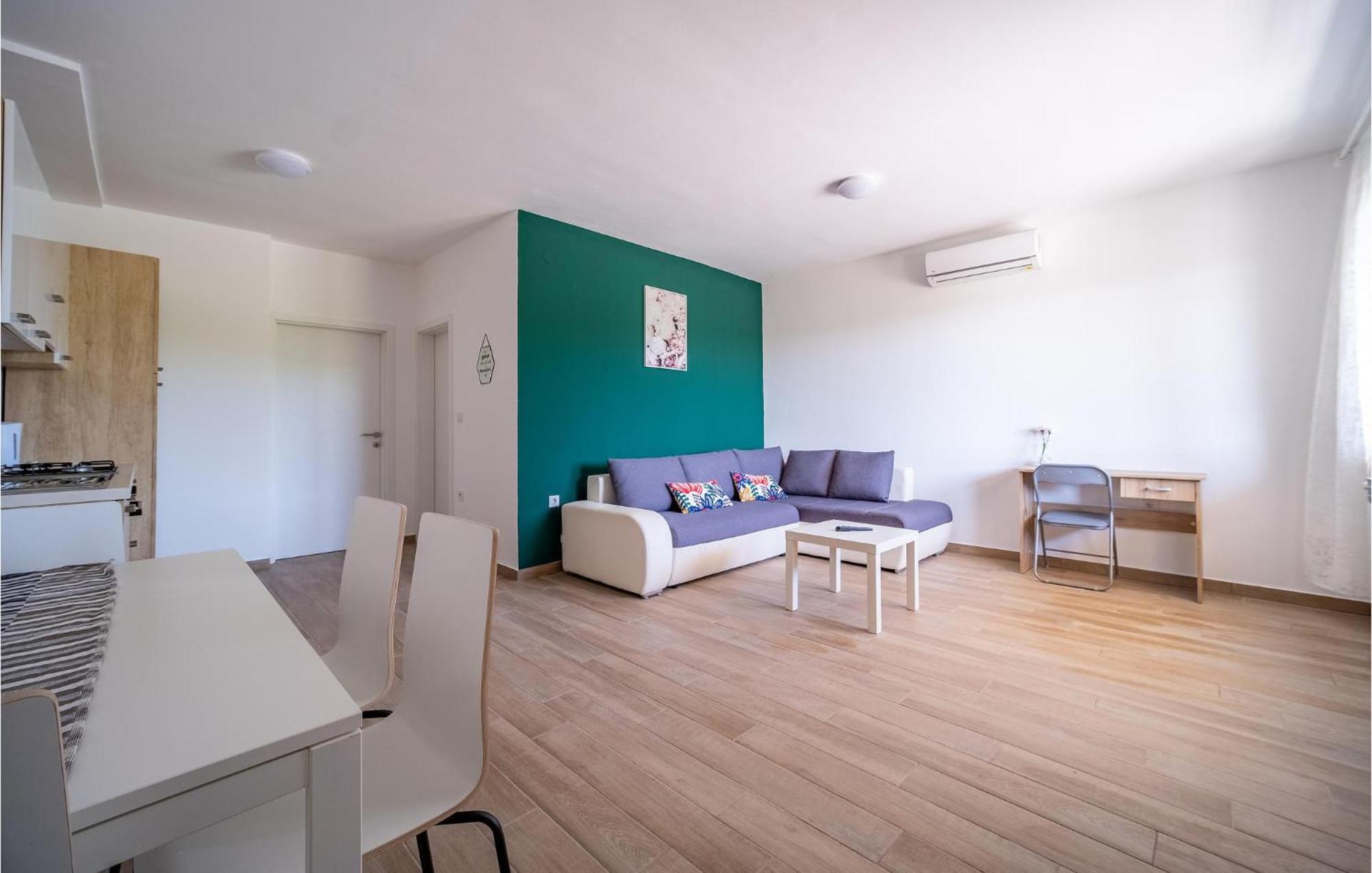 1 Bedroom Beautiful Apartment In Rakovica Exteriér fotografie