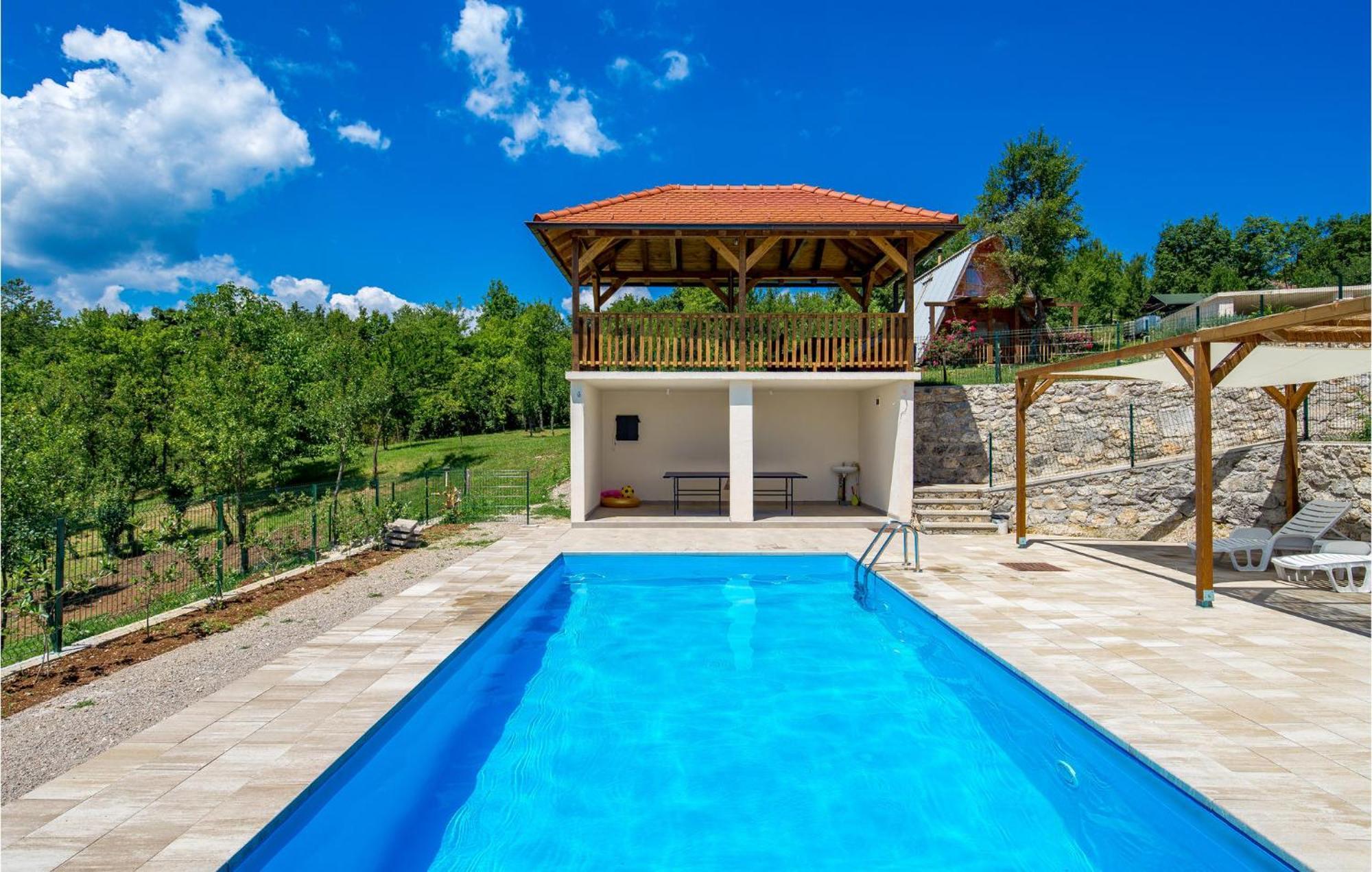 1 Bedroom Beautiful Apartment In Rakovica Exteriér fotografie