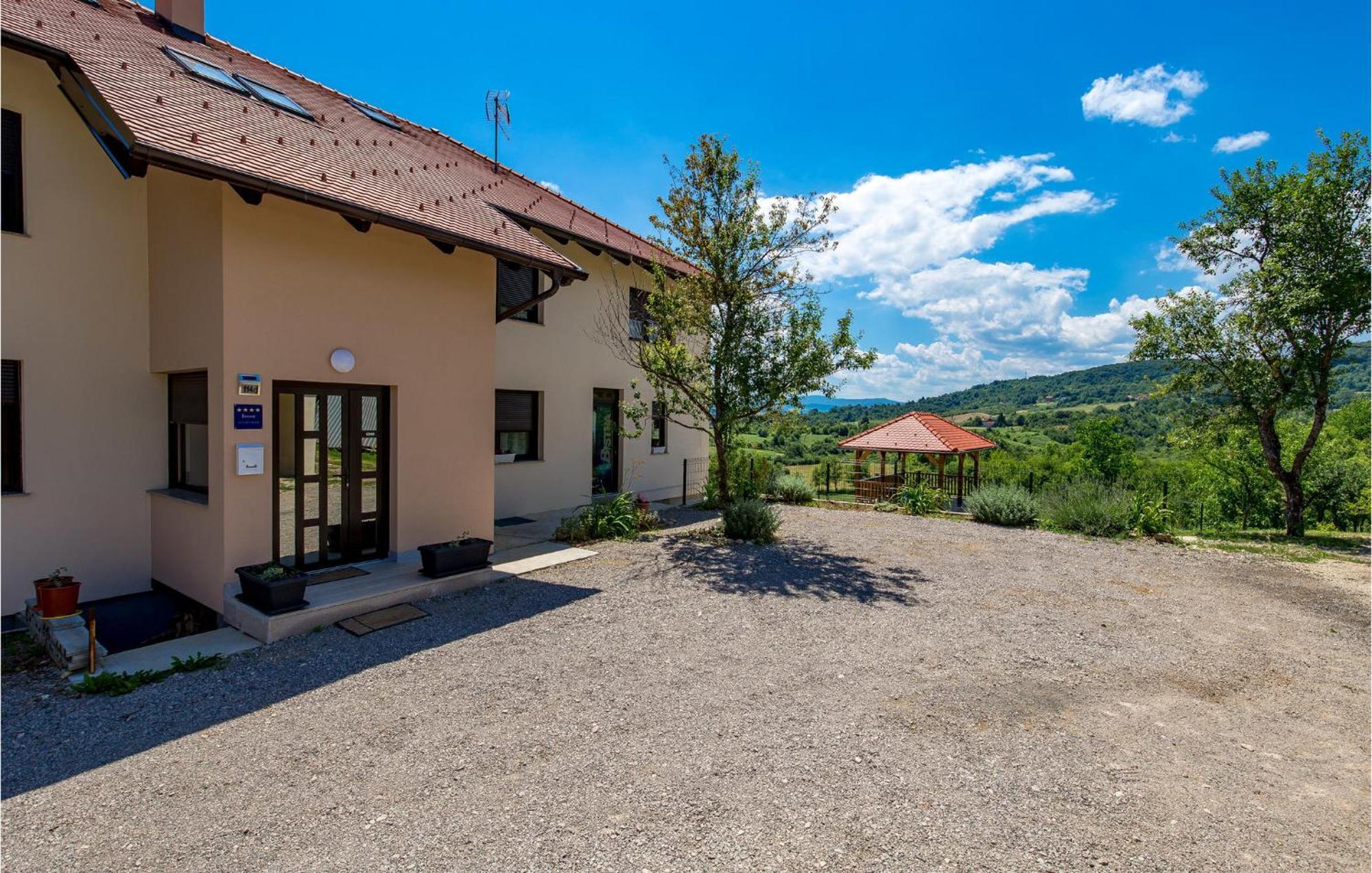1 Bedroom Beautiful Apartment In Rakovica Exteriér fotografie