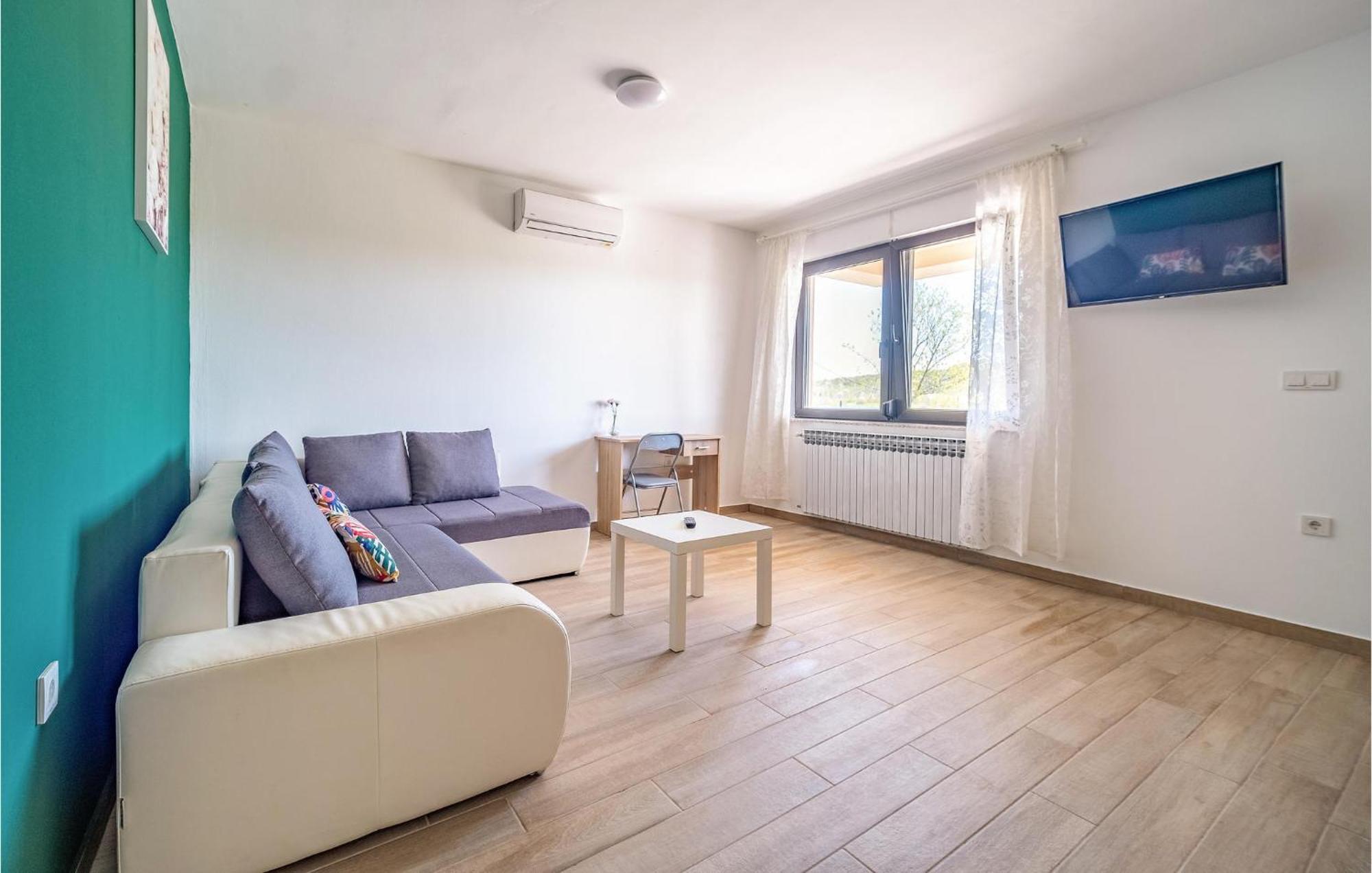 1 Bedroom Beautiful Apartment In Rakovica Exteriér fotografie