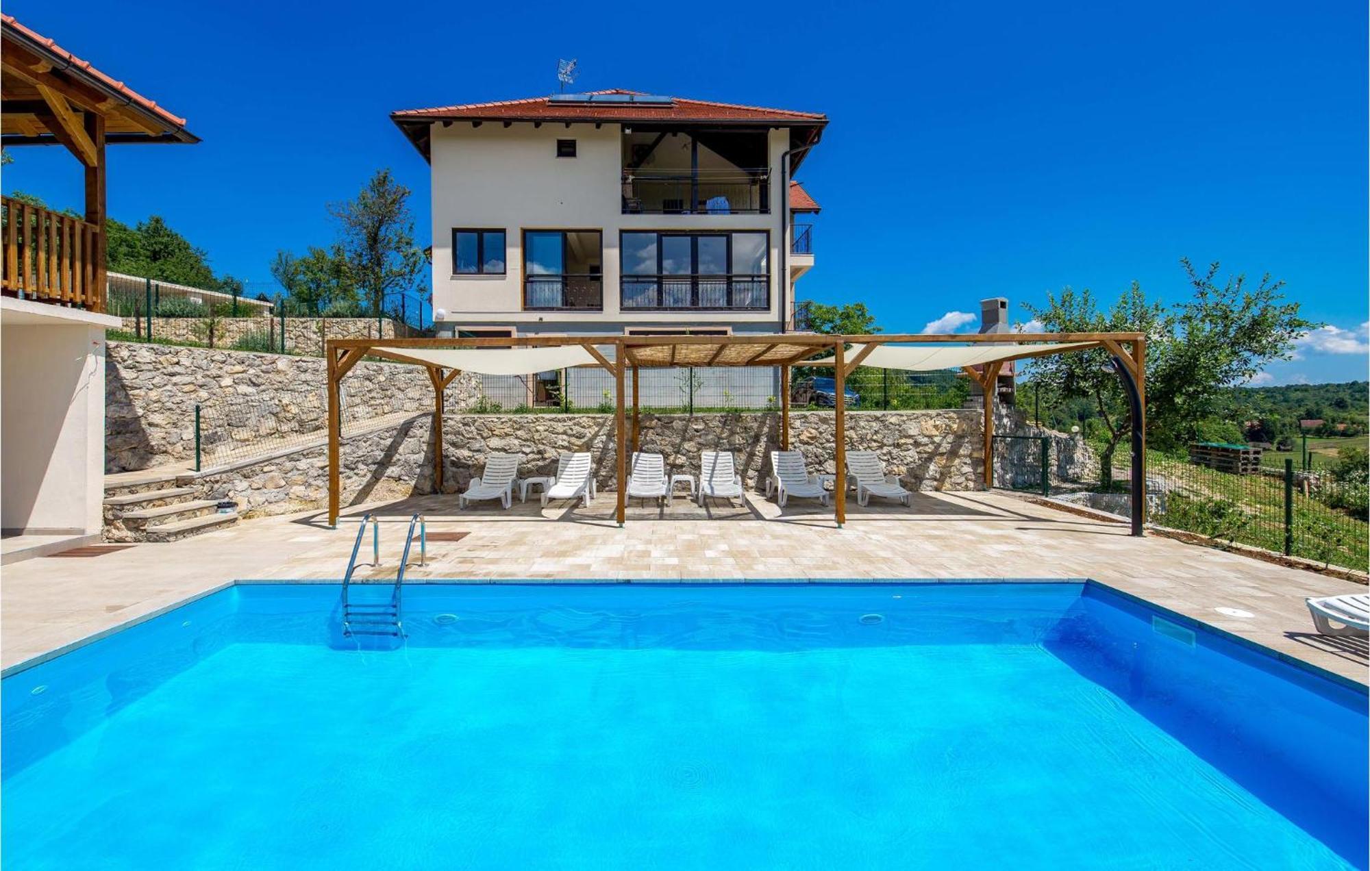 1 Bedroom Beautiful Apartment In Rakovica Exteriér fotografie