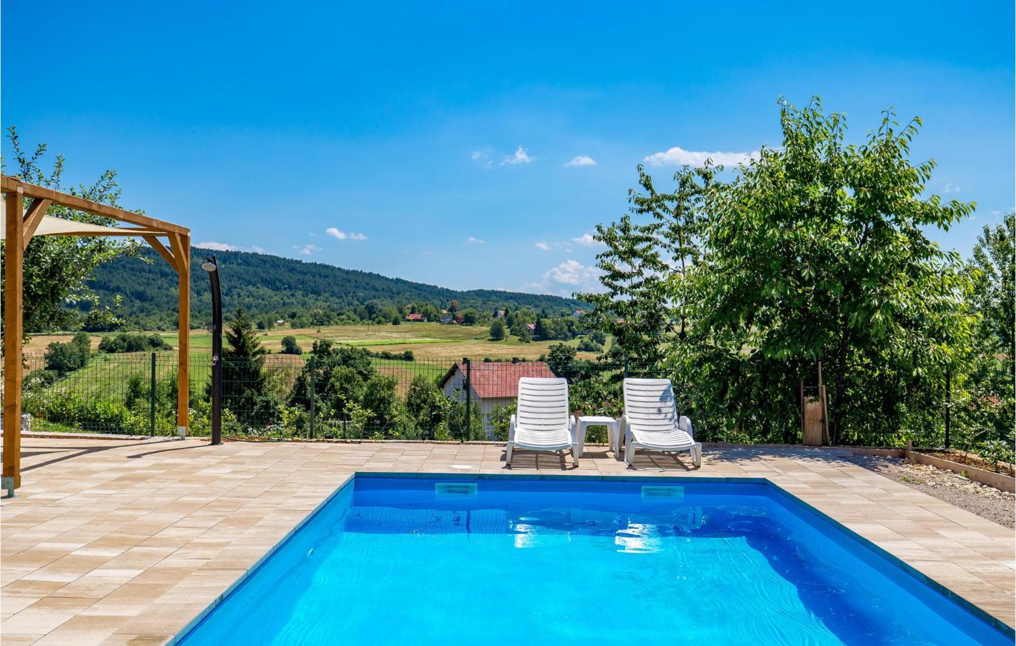 1 Bedroom Beautiful Apartment In Rakovica Exteriér fotografie