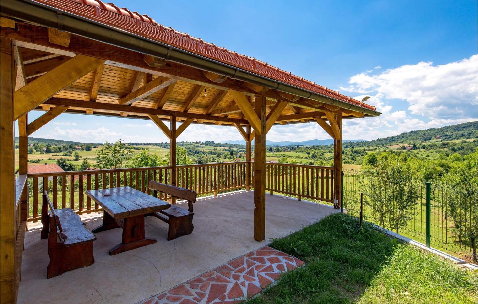 1 Bedroom Beautiful Apartment In Rakovica Exteriér fotografie
