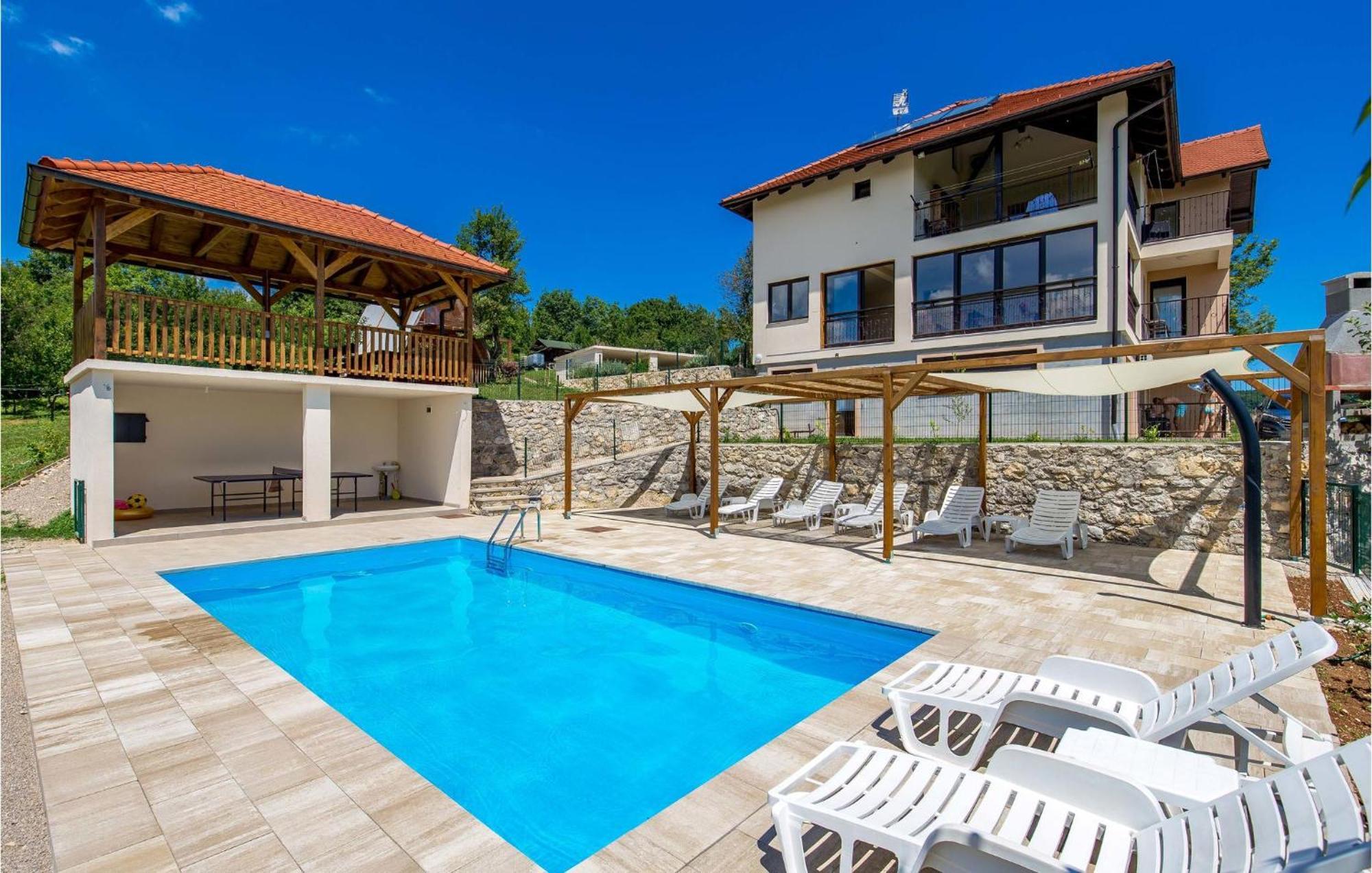 1 Bedroom Beautiful Apartment In Rakovica Exteriér fotografie