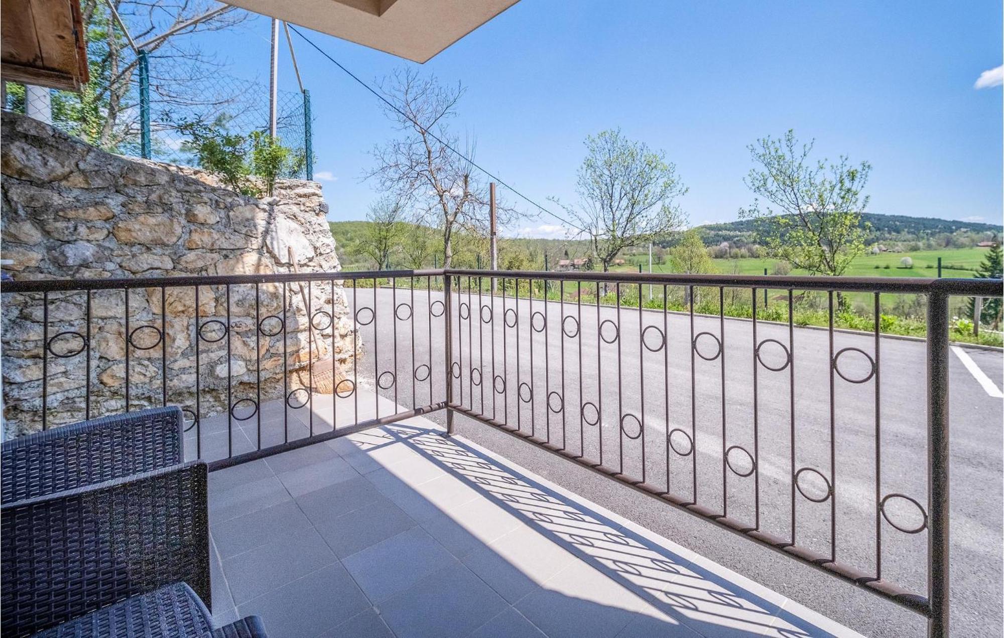 1 Bedroom Beautiful Apartment In Rakovica Exteriér fotografie